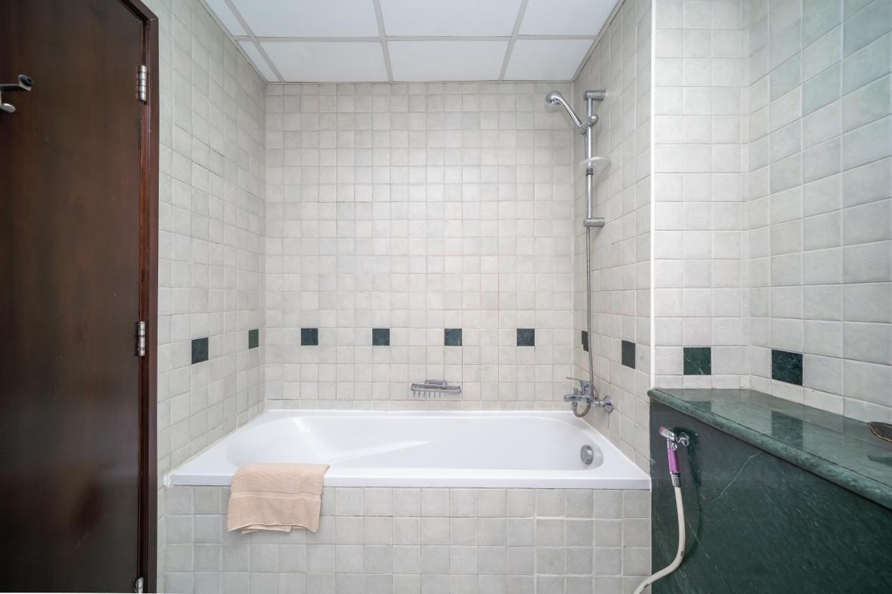 Apartament Higuests - Deiras Lucky Find, 5-Min To The Airport Dubaj Zewnętrze zdjęcie
